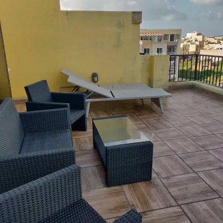 Panoramic Penthouse Enjoying Sea And Country Views *